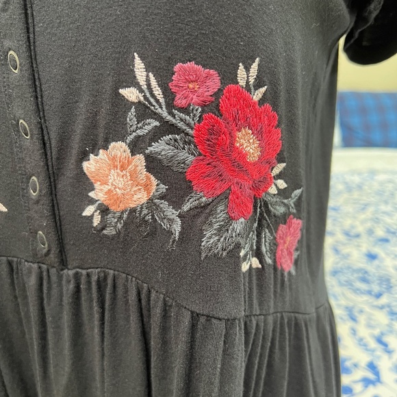 NWOT Women's American Eagle Soft & Sexy Embroidered Floral Black Knit Top XS - Picture 4 of 16